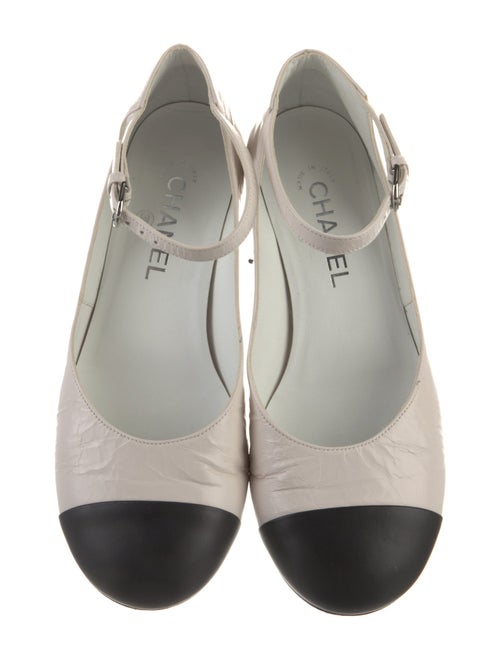 Chanel 2022 Interlocking CC Logo Flats