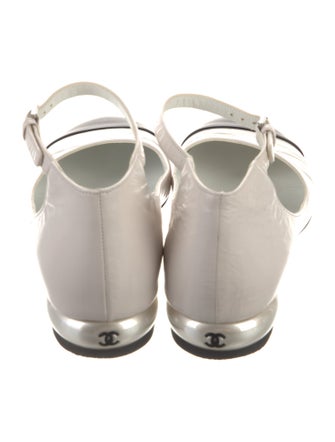 Chanel 2022 Interlocking CC Logo Flats