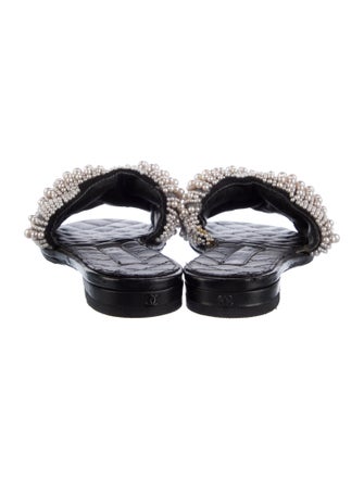 Chanel Interlocking CC Logo Slides