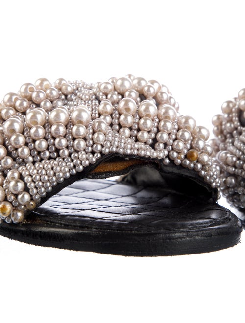 Chanel Interlocking CC Logo Slides