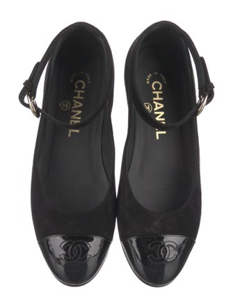 Chanel 2024 Interlocking CC Logo Flats