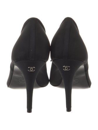 Chanel 2019 Interlocking CC Logo Pumps