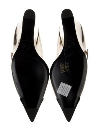 Chanel 2022 Interlocking CC Logo Pumps