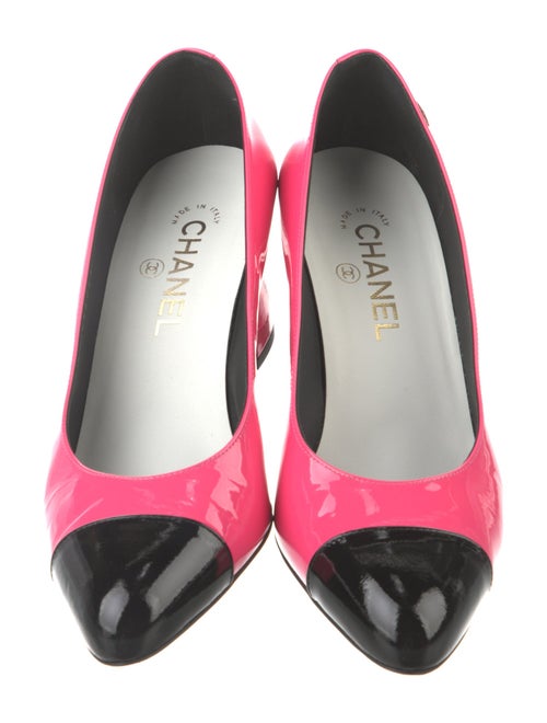Chanel 2023 Interlocking CC Logo Pumps