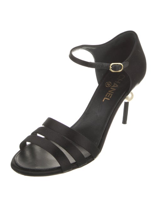 Chanel 2022 Interlocking CC Logo D'Orsay Pumps