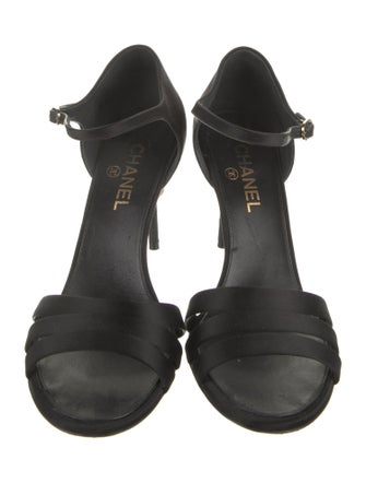 Chanel 2022 Interlocking CC Logo D'Orsay Pumps