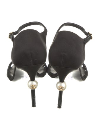 Chanel 2022 Interlocking CC Logo D'Orsay Pumps