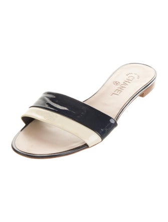 Chanel Interlocking CC Logo Patent Leather Slides