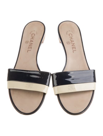 Chanel Interlocking CC Logo Patent Leather Slides