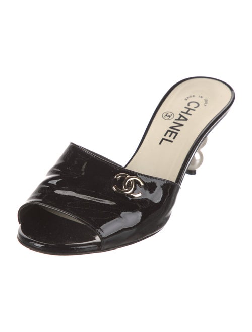 Chanel Interlocking CC Logo Patent Leather Slides