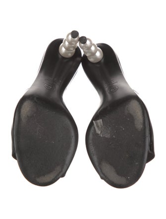 Chanel Interlocking CC Logo Patent Leather Slides