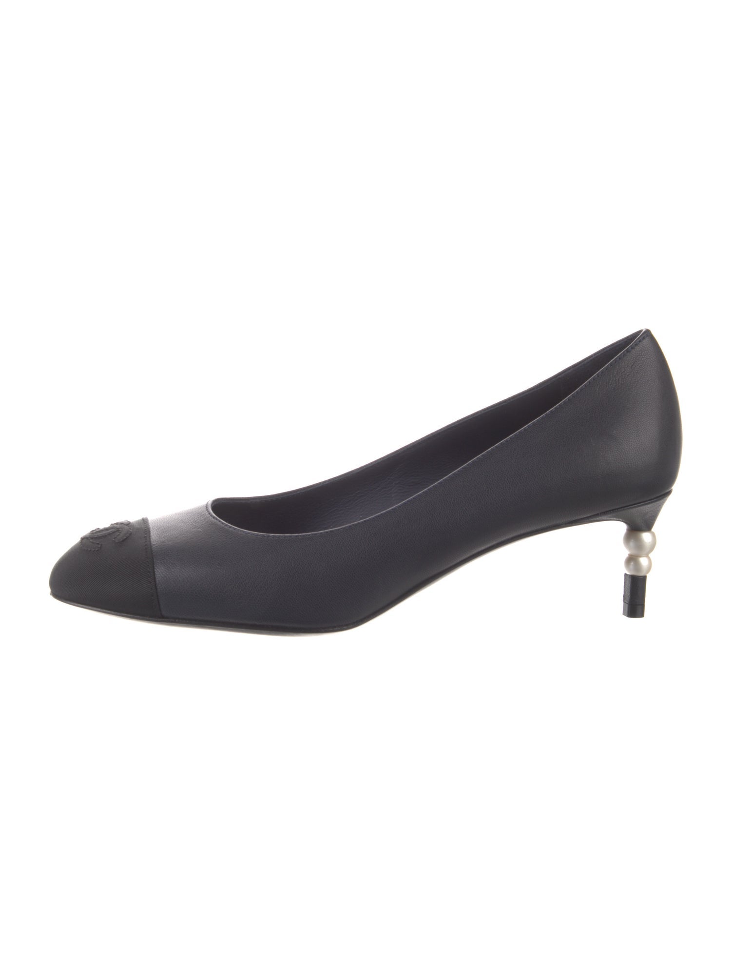 Chanel Interlocking CC Logo Leather Pumps