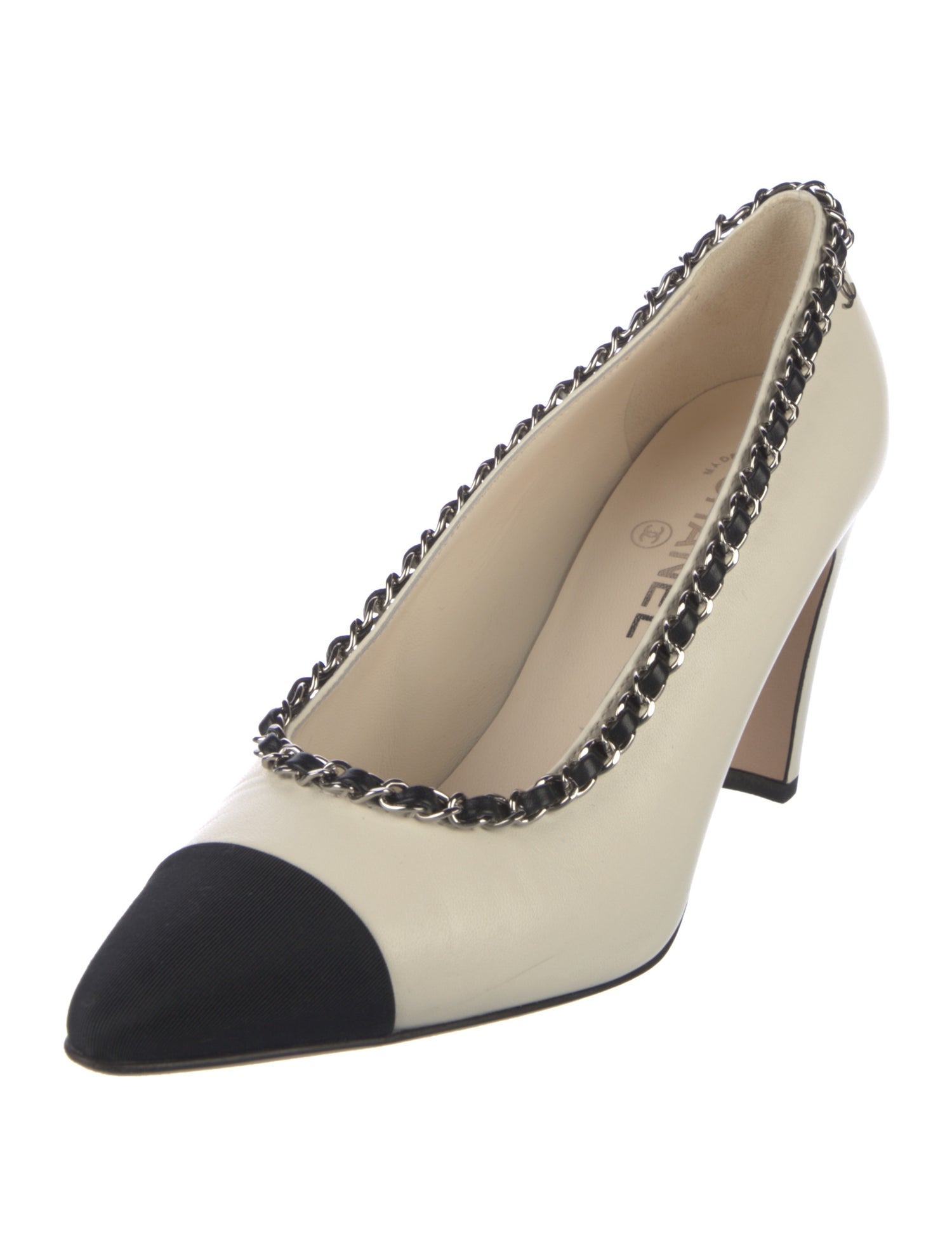 Chanel 2020 Interlocking CC Logo Pumps