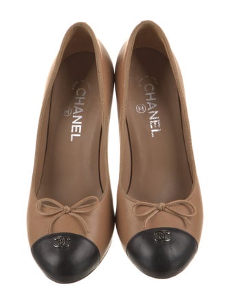 Chanel Interlocking CC Logo Leather Pumps