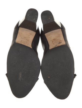 Chanel Interlocking CC Logo Leather Pumps