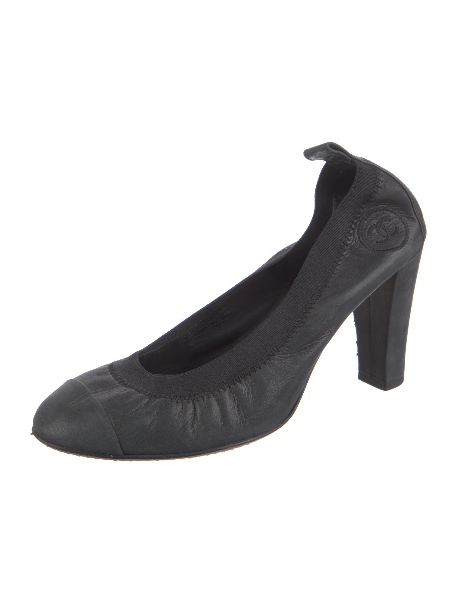Chanel Interlocking CC Logo Leather Pumps