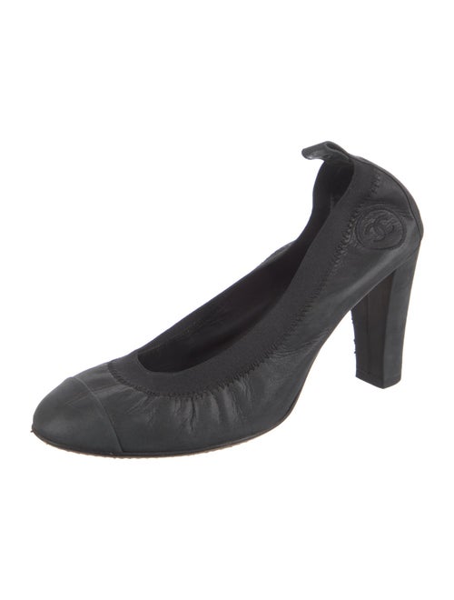 Chanel Interlocking CC Logo Leather Pumps
