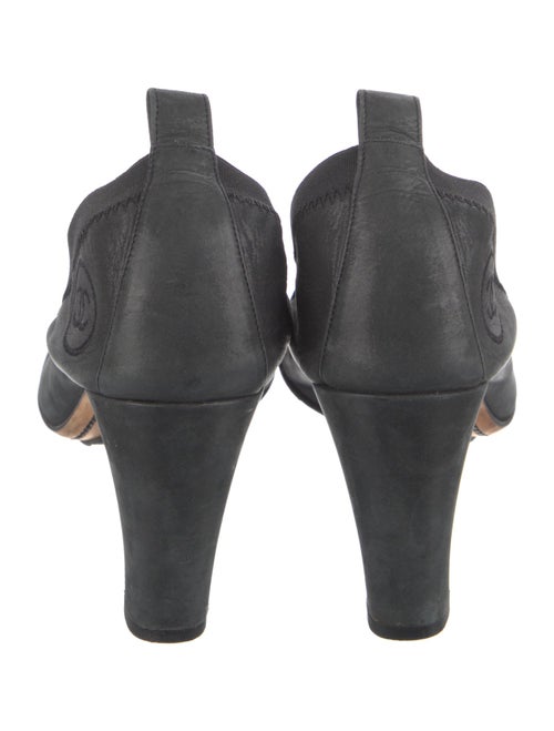 Chanel Interlocking CC Logo Leather Pumps