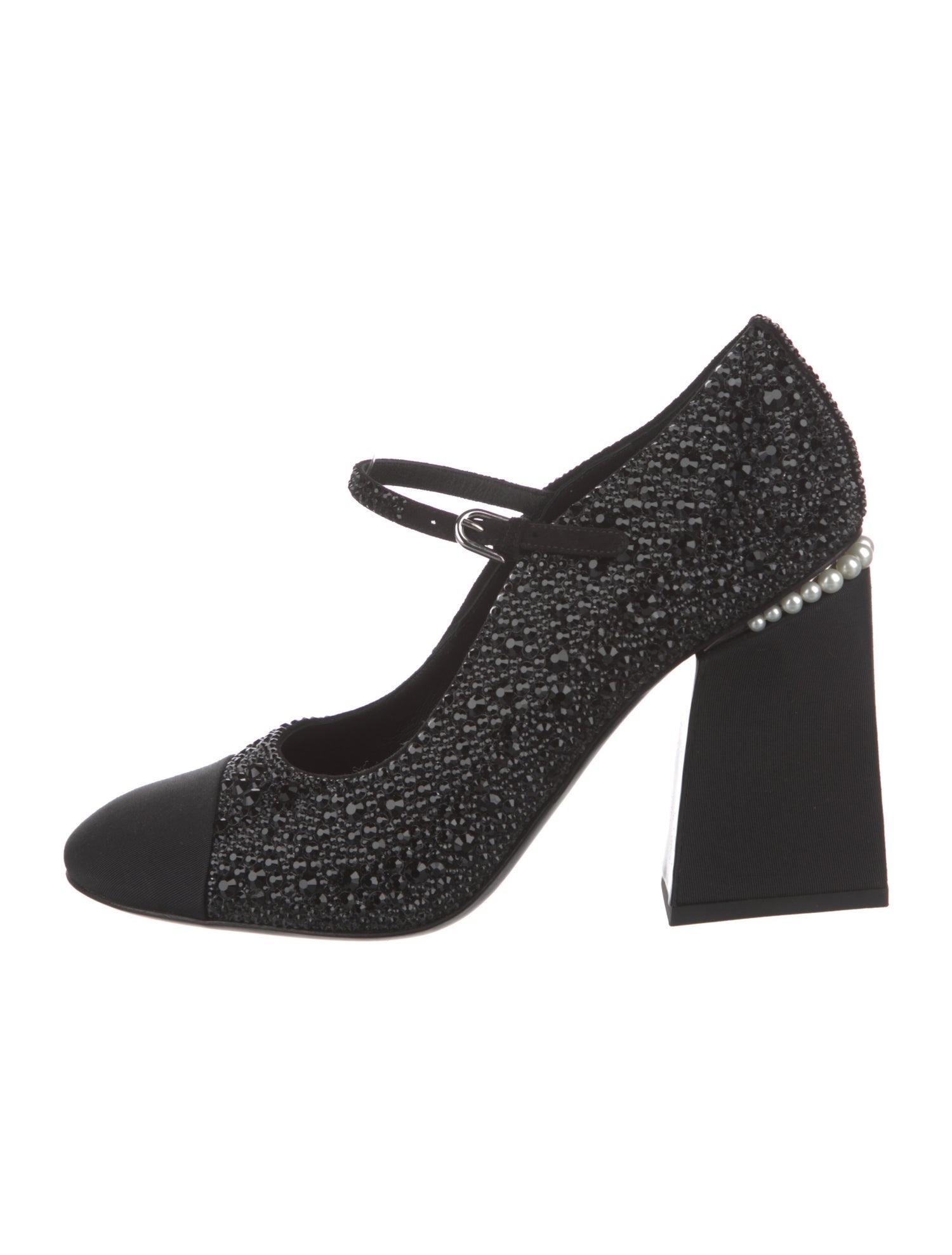 Chanel 2022 Interlocking CC Logo Pumps