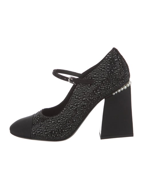 Chanel 2022 Interlocking CC Logo Pumps