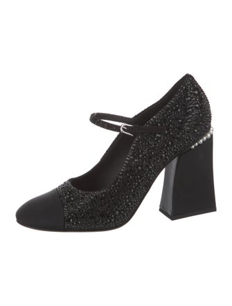 Chanel 2022 Interlocking CC Logo Pumps