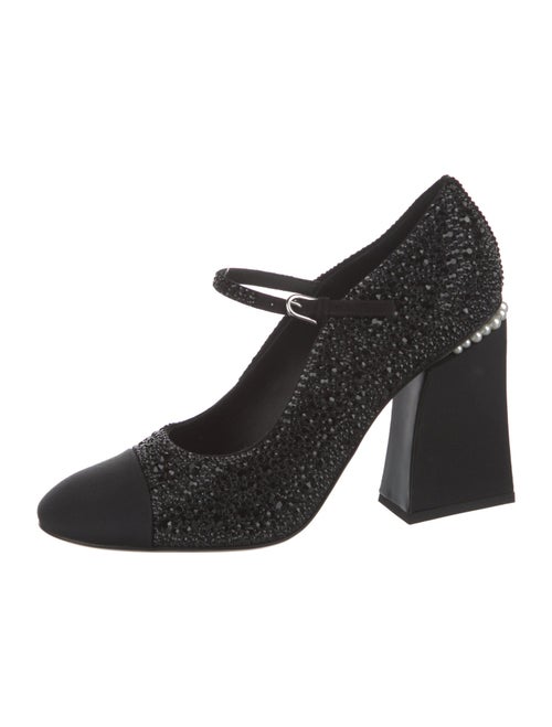 Chanel 2022 Interlocking CC Logo Pumps