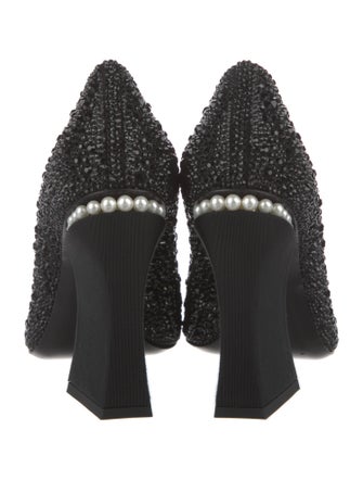 Chanel 2022 Interlocking CC Logo Pumps