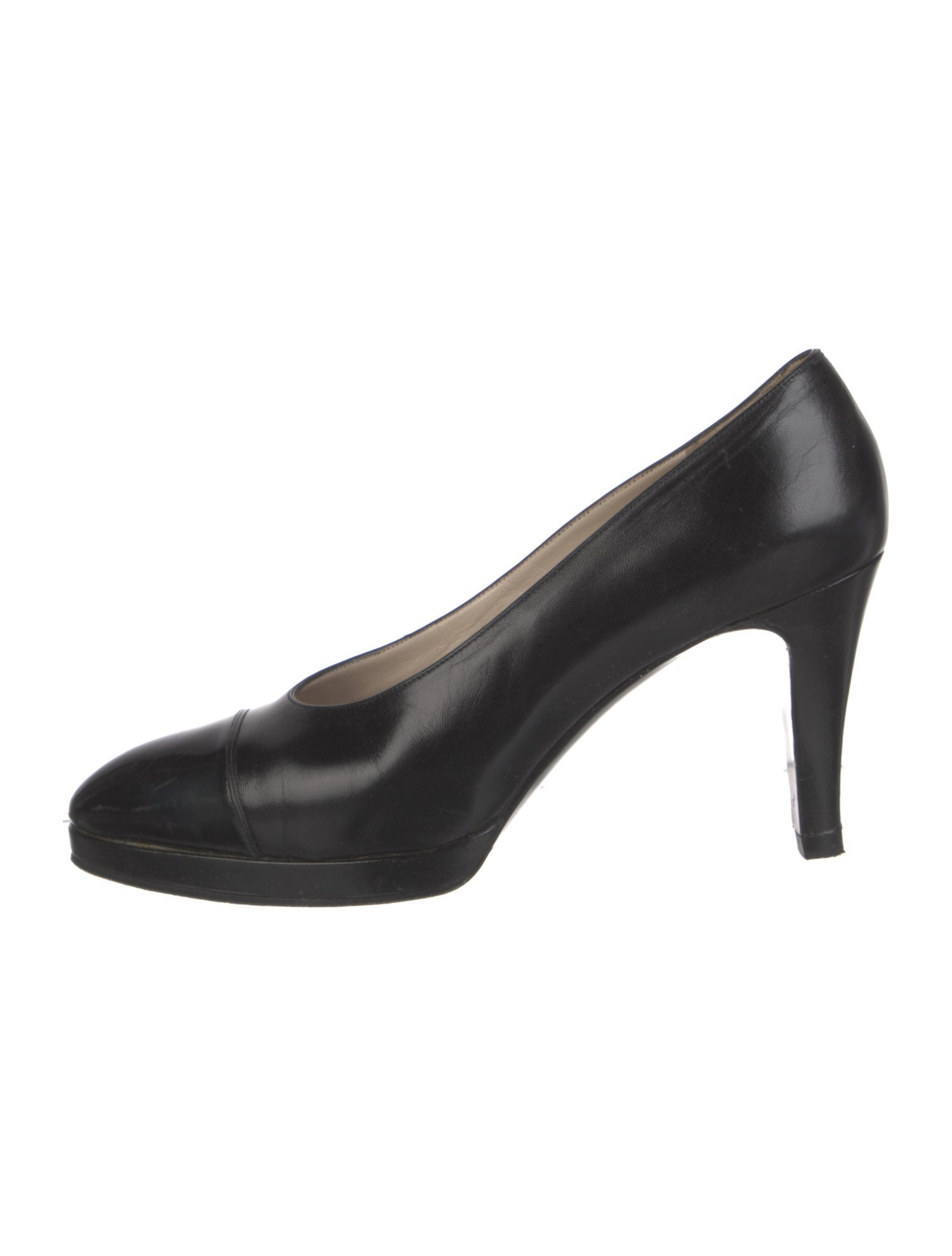 Chanel Interlocking CC Logo Leather Pumps