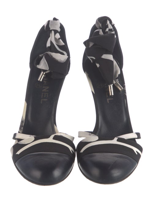 Chanel 2004 Interlocking CC Logo D'Orsay Pumps