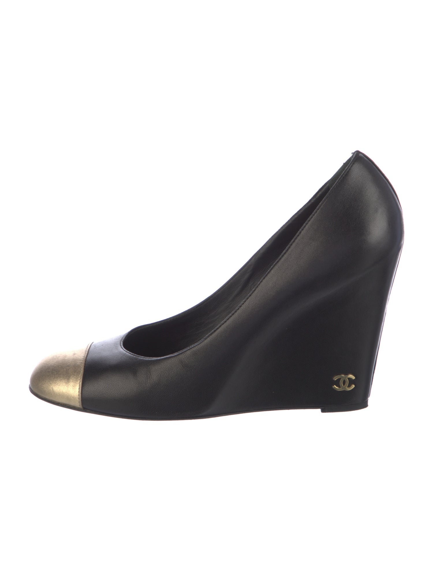 Chanel 2010 Interlocking CC Logo Pumps