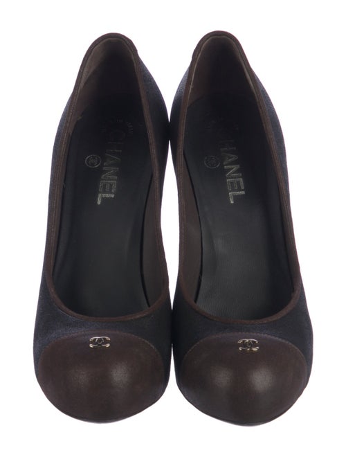 Chanel 2009 Interlocking CC Logo Pumps