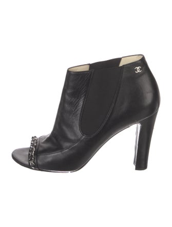 Chanel g29804 Interlocking CC Logo Chelsea Boots