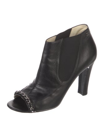 Chanel g29804 Interlocking CC Logo Chelsea Boots