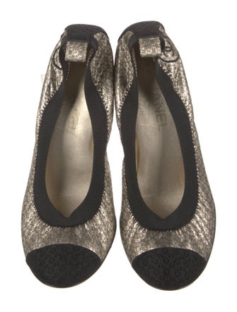 Chanel Interlocking CC Logo Leather Pumps