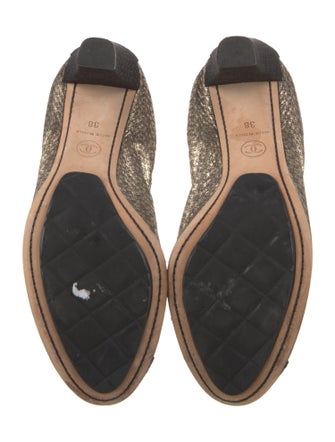Chanel Interlocking CC Logo Leather Pumps