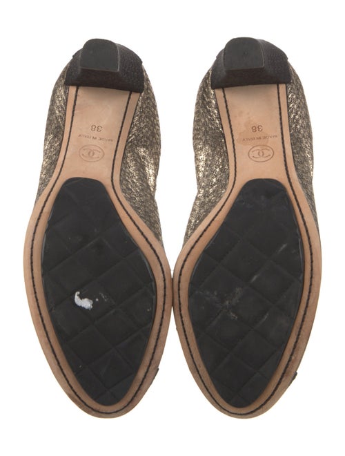 Chanel Interlocking CC Logo Leather Pumps