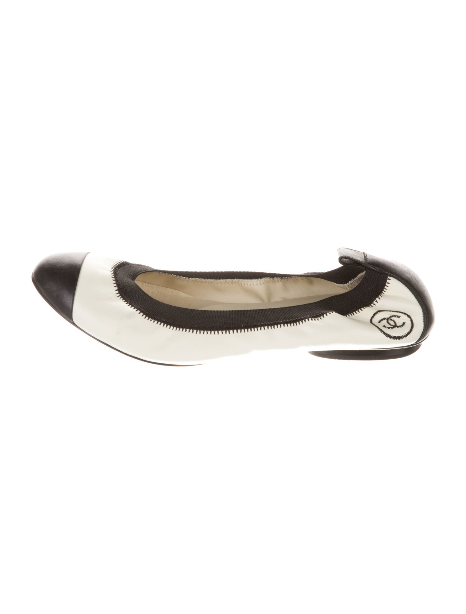 Chanel Interlocking CC Logo Leather Ballet Flats