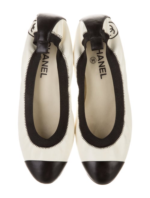 Chanel Interlocking CC Logo Leather Ballet Flats