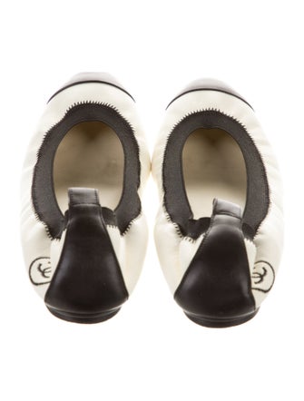 Chanel Interlocking CC Logo Leather Ballet Flats