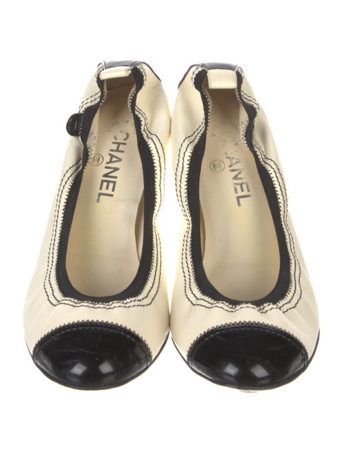 Chanel Interlocking CC Logo Leather Slingback Pumps