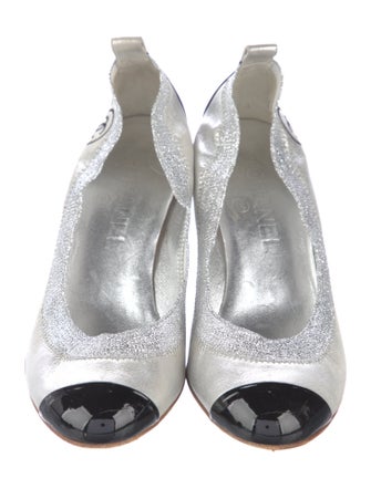 Chanel Interlocking CC Logo Nubuck Pumps