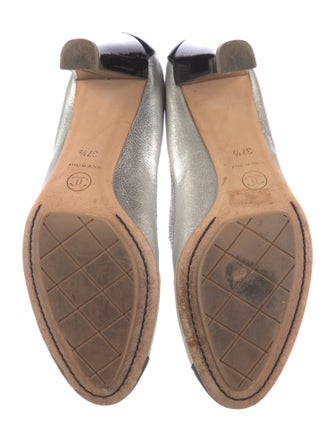 Chanel Interlocking CC Logo Nubuck Pumps