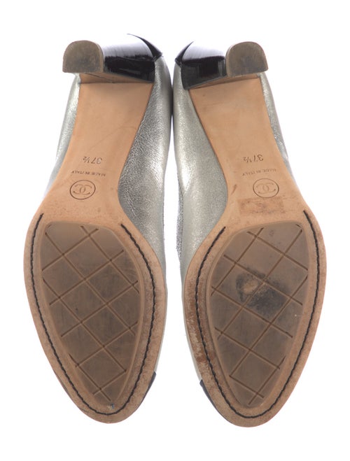 Chanel Interlocking CC Logo Nubuck Pumps