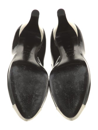 Chanel Interlocking CC Logo Patent Leather Pumps