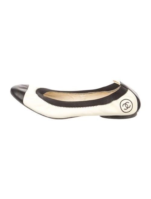 Chanel Interlocking CC Logo Leather Ballet Flats