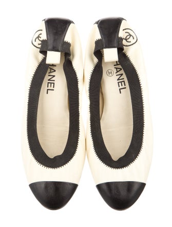 Chanel Interlocking CC Logo Leather Ballet Flats