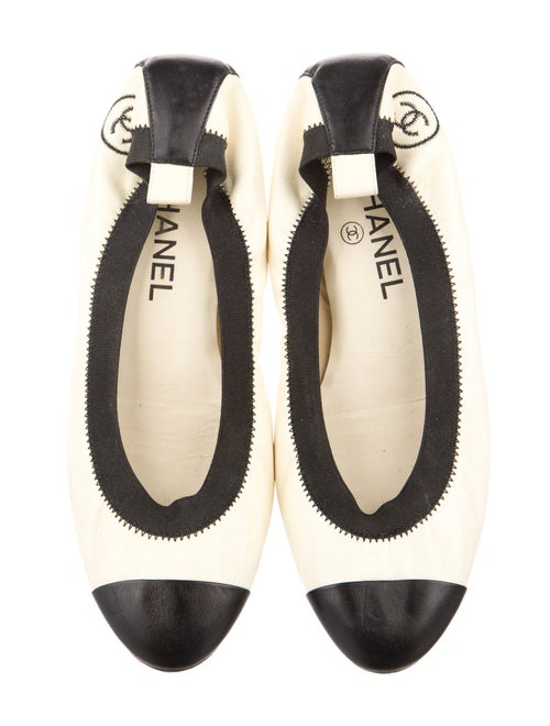 Chanel Interlocking CC Logo Leather Ballet Flats