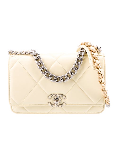Chanel 19 Wallet On Chain
