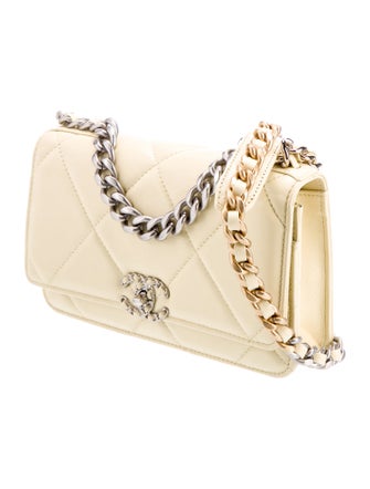 Chanel 19 Wallet On Chain