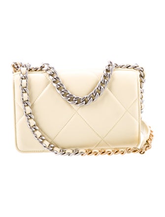 Chanel 19 Wallet On Chain